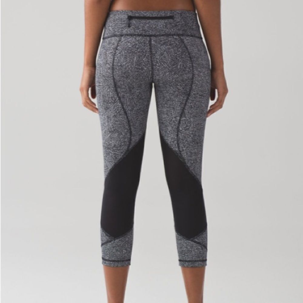 Lululemon Pace Rival crops line up‎ white black